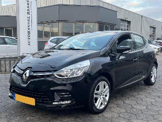 krockskadad bil auto Renault Clio 0.9 TCe Zen 2017/10
