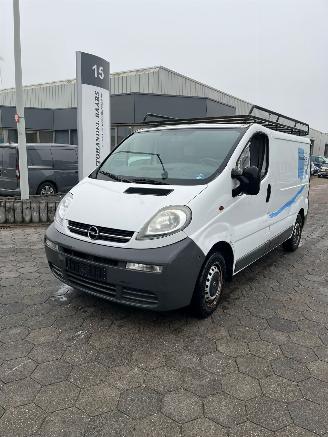 skadebil bedrijf Opel Vivaro 1.9 CDTI AIRCO L1H1 2005/10