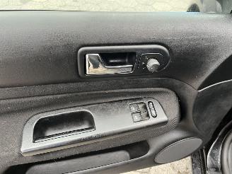 Volkswagen Golf 1.8-5V Highline picture 15