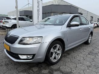 Vaurioauto  passenger cars Skoda Octavia 1.2 TSI Greentech Ambition Businessline 2013/7
