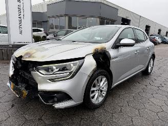 krockskadad bil auto Renault Mégane 1.2 TCe Zen 2016/2