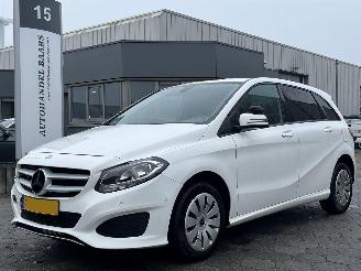 krockskadad bil auto Mercedes B-klasse 220 d Ambition AUTOMAAT 2020/3