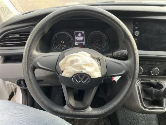Volkswagen Transporter 2.0 TDI L2H1 28 picture 16