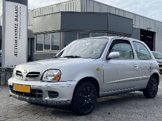 krockskadad bil auto Nissan Micra 1.4 Miracle CVT AUTOMAAT 2001/4