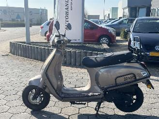 dommages scooters AGM  VX50 Injectie 2022/5