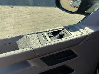 Volkswagen Transporter 2.0 TDI L2H3 28 picture 15