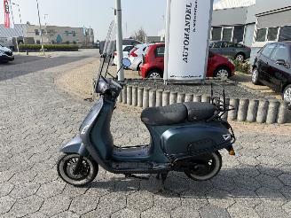 krockskadad bil bromfiets La Souris  Snorscooter Sourini RS 2020/11