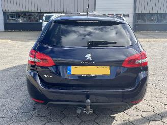 Peugeot 308 SW 1.2 PureTech Blue Lease Executive picture 5