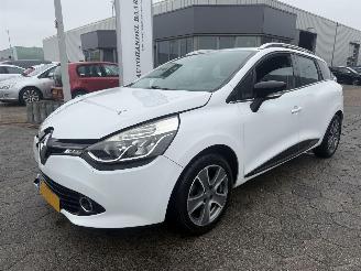 krockskadad bil auto Renault Clio Estate 0.9 TCe Night&Day 2015/7