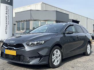damaged passenger cars Kia Ceed Sportswagon 1.5 T-GDi DynamicPlusLine AUTOMAAT 2024/12