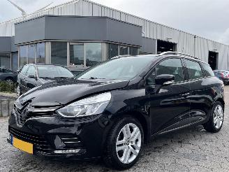 damaged passenger cars Renault Clio Estate 0.9 TCe Zen 2017/4
