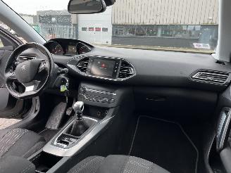 Peugeot 308 SW 1.2 PureTech Allure picture 13