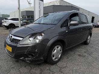 skadebil auto Opel Zafira 7 persoon 1.6 111 years Edition 2012/3