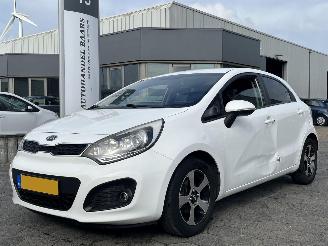 krockskadad bil auto Kia Rio 1.2 CVVT Super Pack 2012/7