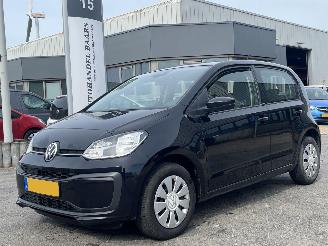 Schadeauto Volkswagen Up! 1.0 2021/8