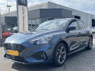 uszkodzony samochody osobowe Ford Focus 1.0 EcoBoost Hybrid ST Line X Business 2021/10