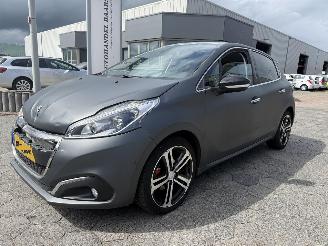 Damaged car Peugeot 208 1.2 PureTech GT-line 2016/1