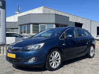 damaged passenger cars Opel Astra Sports Tourer 1.6 Turbo Sport 2011/1