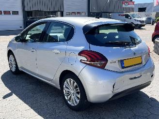 Peugeot 208 1.2 PureTech Blue Lease Executive picture 6