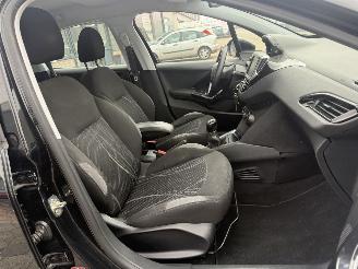 Peugeot 208 1.0 VTi picture 14