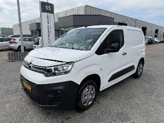 Schade bestelwagen Citroën Berlingo 1.2 PureTech Control 2022/5