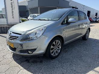 Coche accidentado Opel Corsa 1.4-16V \'111\' Edition 2010/10