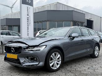 krockskadad bil auto Volvo V-60 2.0 B3 Inscription AUTOMAAT 2021/1
