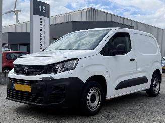 krockskadad bil bedrijf Peugeot Partner 1.5 BlueHDI Premium 2021/1