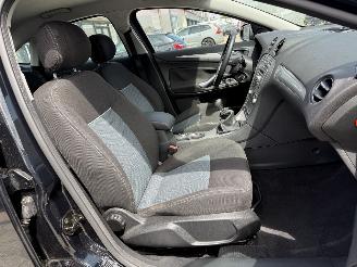 Ford Mondeo 1.6-16V Trend picture 15