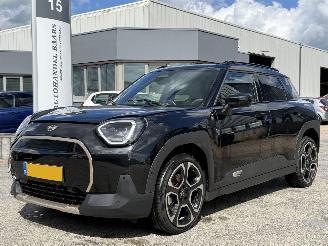 Vaurioauto  passenger cars Mini Aceman E Favoured M 42.5 kWh 2025/9