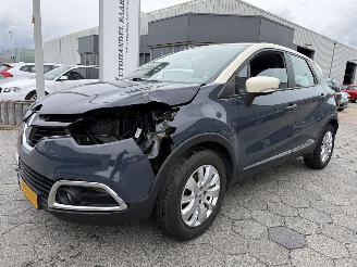 Vaurioauto  passenger cars Renault Captur 0.9 TCe Expression 2015/3