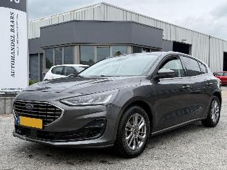 Vaurioauto  passenger cars Ford Focus 1.0 EcoBoost Hybrid Titanium 2023/5