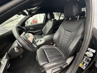 BMW 3-serie 330e M picture 14