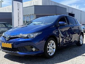 krockskadad bil auto Toyota Auris 1.8 Hybrid Business Plus 2018/9