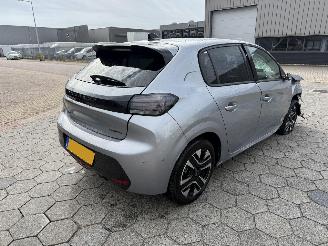 Unfallwagen Peugeot 208 1.2 Hybrid 110 e-DCS6 Allure 2026/3