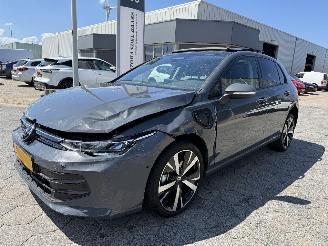 uszkodzony samochody osobowe Volkswagen Golf 1.5 AUTOMAAT eHybrid Life Edition 2025/10