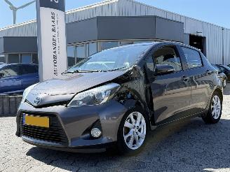Schadeauto Toyota Yaris 1.5 Full Hybrid Dynamic 2013/6