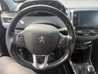 Peugeot 2008 1.2 PureTech Allure picture 17