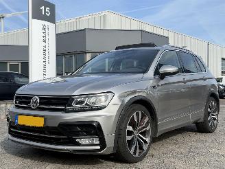 krockskadad bil auto Volkswagen Tiguan 1.4 TSI R-LINE AUTOMAAT PANO ACT Connected Series 2017/1