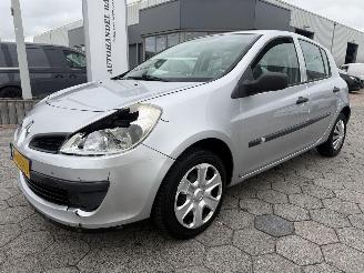 Schadeauto Renault Clio 1.2-16V Authentique 2007/12