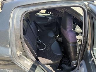Toyota Aygo 1.0-12V Aspiration Green picture 11