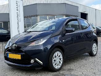 damaged passenger cars Toyota Aygo 1.0 VVT-i x-nav 2018/6