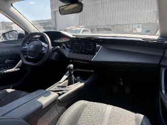 Peugeot 308 1.2 PureTech Allure picture 13