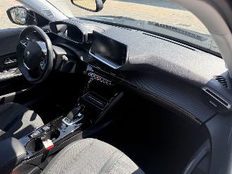 Peugeot e-2008 EV Allure Pack 50 kWh picture 12