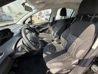 Peugeot 208 1.2 VTi Active picture 17