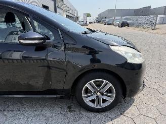 Peugeot 208 1.2 VTi Active picture 10