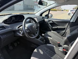 Peugeot 208 1.2 VTi Active picture 16