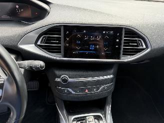 Peugeot 308 SW 1.2 PureTech Blue Lease Allure picture 18