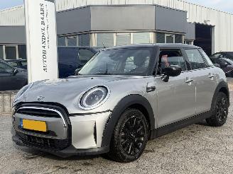 damaged passenger cars Mini Cooper 1.5 Cooper Camden Edition AUTOMAAT 2024/1