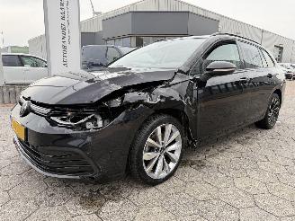 Unfallwagen Volkswagen Golf Variant 1.0 eTSI Life Business 2023/1